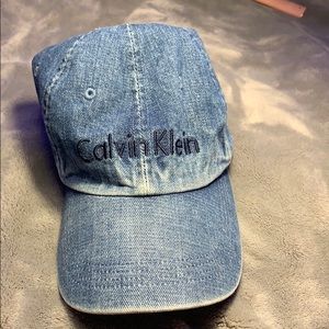 Calvin Klein Jean hat with a justable sizing